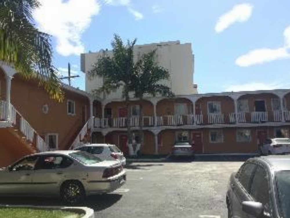 Paradise Inn & Suites Image 10