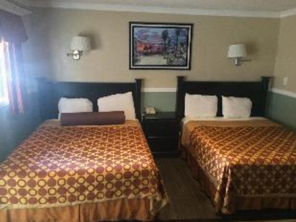 Paradise Inn & Suites Image 12