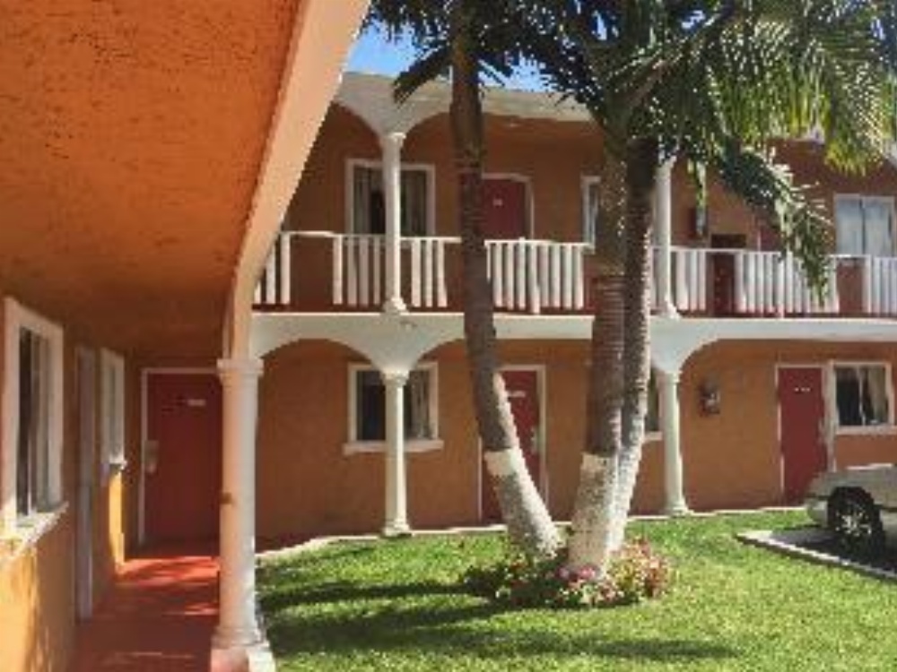 Paradise Inn & Suites